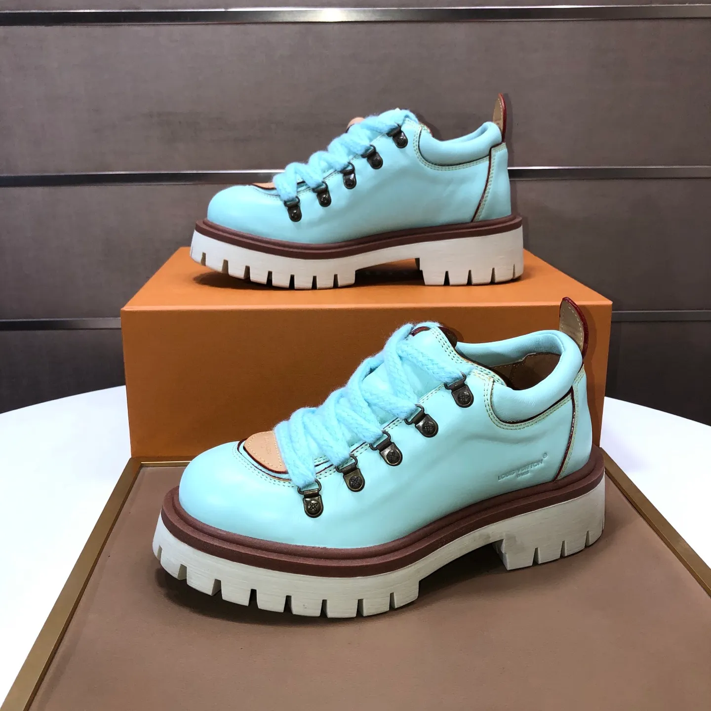 Men's shoes 💰660💰 LV Louis Vuitton 2025 autumn and winter new couple's new style, the original version is developed one to one, retro fashion, handsome and cool mountaineering derby shoes are out of stock 👍 💎 Material: imported first-layer cowhide 💎 Lining: imported lambskin 💎 Outsole: original molded TR non-slip sole 💎 Bottom height: 3.5cm 💎 Shoe size: 35-45 for both men and women